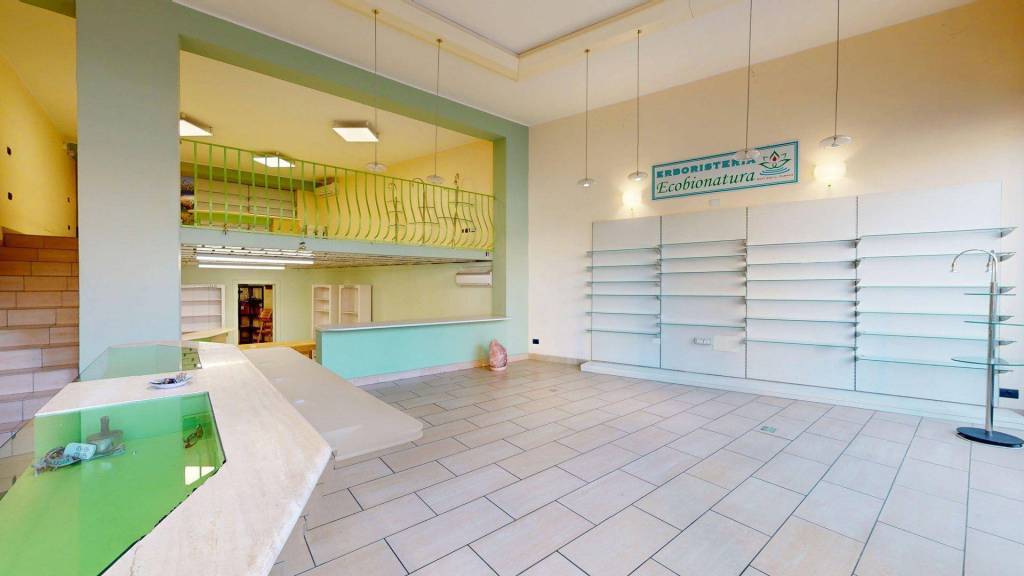 negozio in vendita a Quartu Sant'Elena