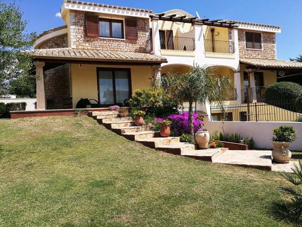 casa indipendente in vendita a Quartu Sant'Elena in zona Litorale