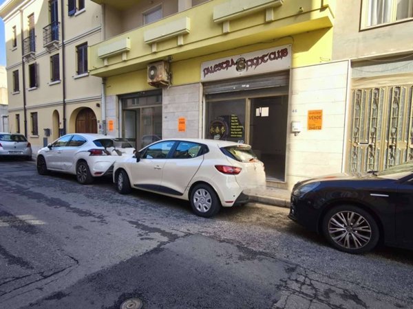 negozio in vendita a Quartu Sant'Elena in zona Pirastu
