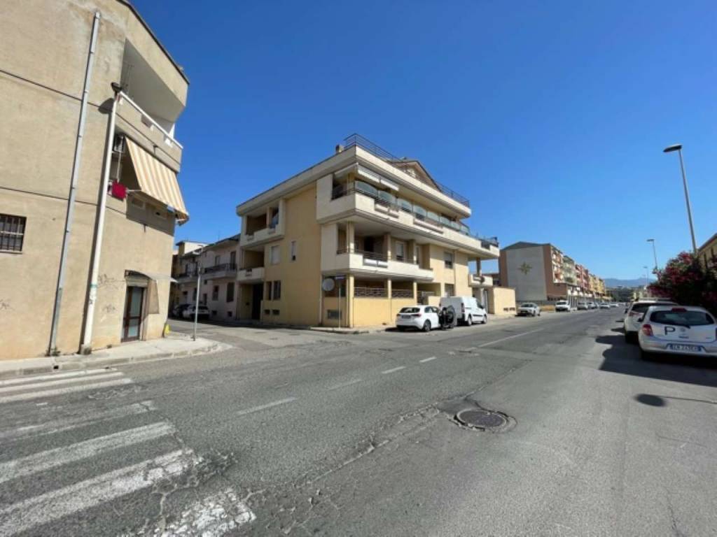 locale commerciale in vendita a Quartu Sant'Elena