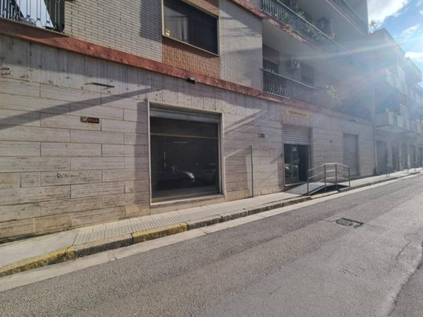 locale commerciale in vendita a Quartu Sant'Elena in zona Centro Storico