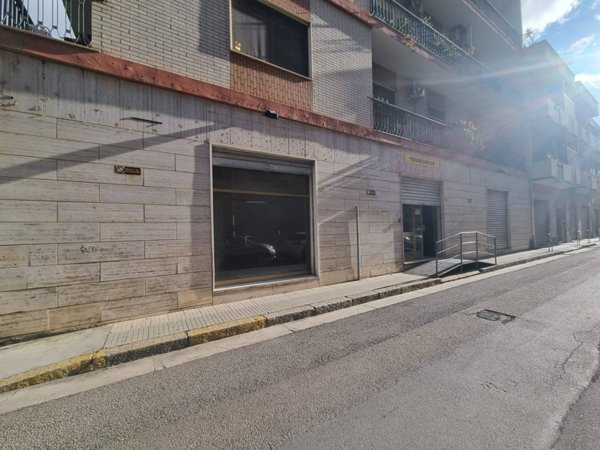locale commerciale in vendita a Quartu Sant'Elena in zona Centro Storico