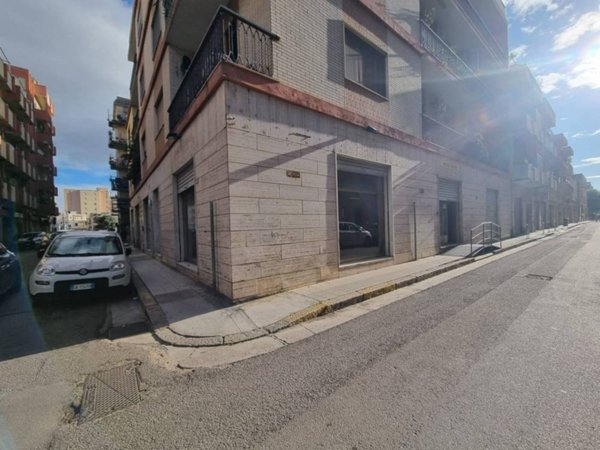 locale commerciale in vendita a Quartu Sant'Elena in zona Centro Storico