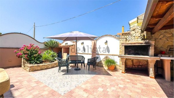 casa indipendente in vendita a Quartu Sant'Elena in zona Foxi