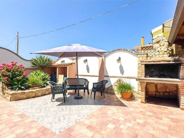 casa indipendente in vendita a Quartu Sant'Elena in zona Foxi
