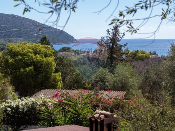 casa indipendente in vendita a Quartu Sant'Elena in zona Capitana