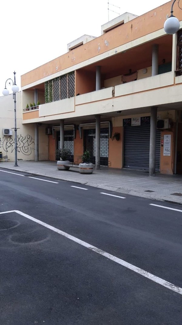 locale commerciale in vendita a Quartu Sant'Elena in zona Centro Storico