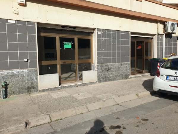 locale commerciale in vendita a Quartu Sant'Elena in zona Musicisti