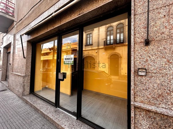 locale commerciale in vendita a Quartu Sant'Elena in zona Centro Storico