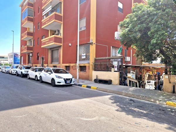 locale commerciale in vendita a Quartu Sant'Elena in zona Musicisti