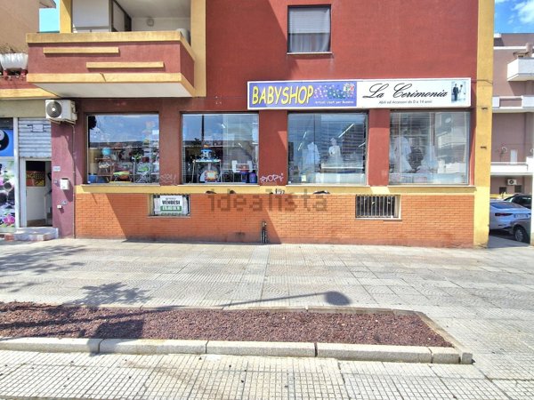 locale commerciale in vendita a Quartu Sant'Elena in zona Musicisti