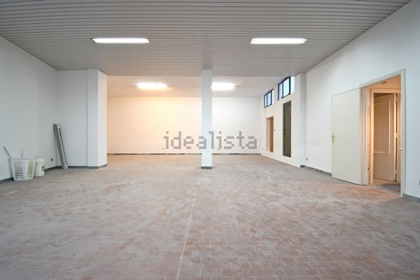 locale commerciale in vendita a Quartu Sant'Elena in zona Musicisti