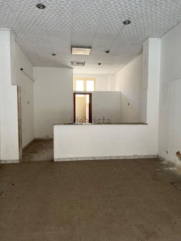 locale commerciale in vendita a Quartu Sant'Elena in zona Centro Storico