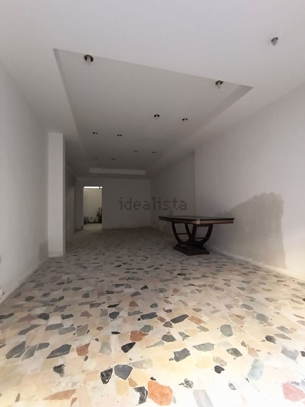 locale commerciale in vendita a Quartu Sant'Elena in zona Centro Storico