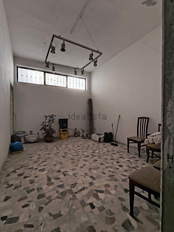 locale commerciale in vendita a Quartu Sant'Elena in zona Centro Storico