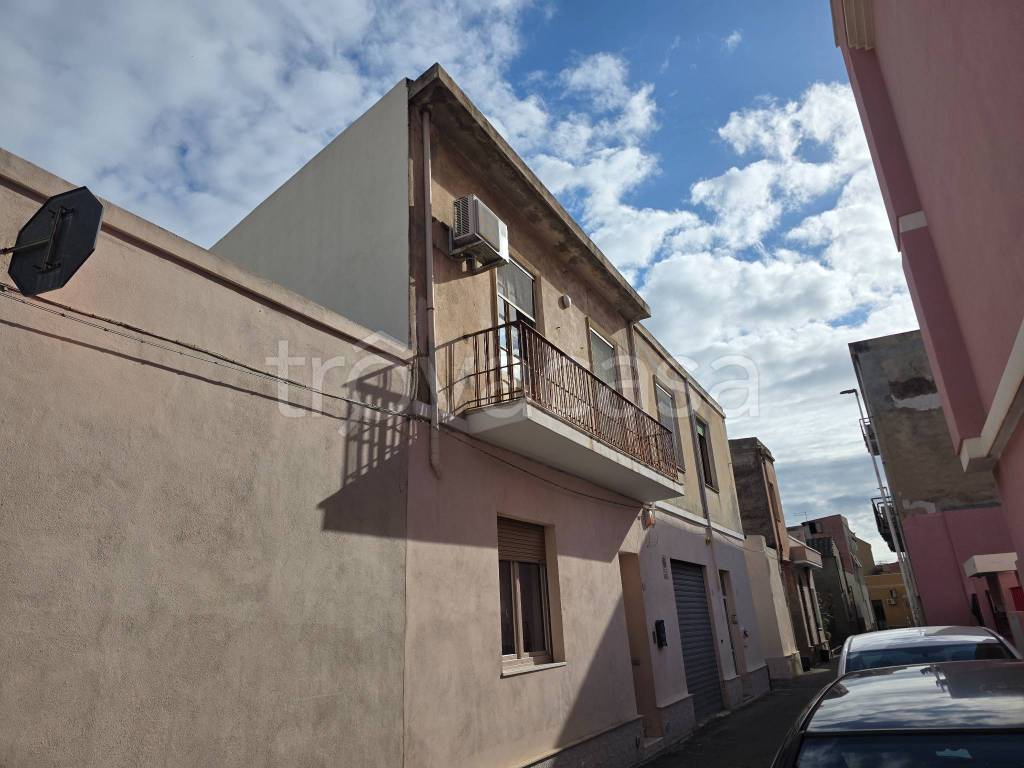 appartamento in vendita a Quartu Sant'Elena in zona Centro Storico