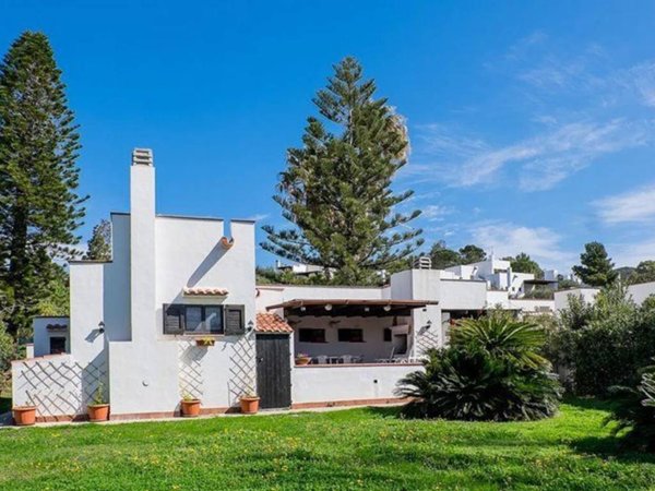 casa indipendente in vendita a Quartu Sant'Elena in zona Geremeas