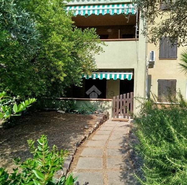 casa semindipendente in vendita a Quartu Sant'Elena in zona Litorale