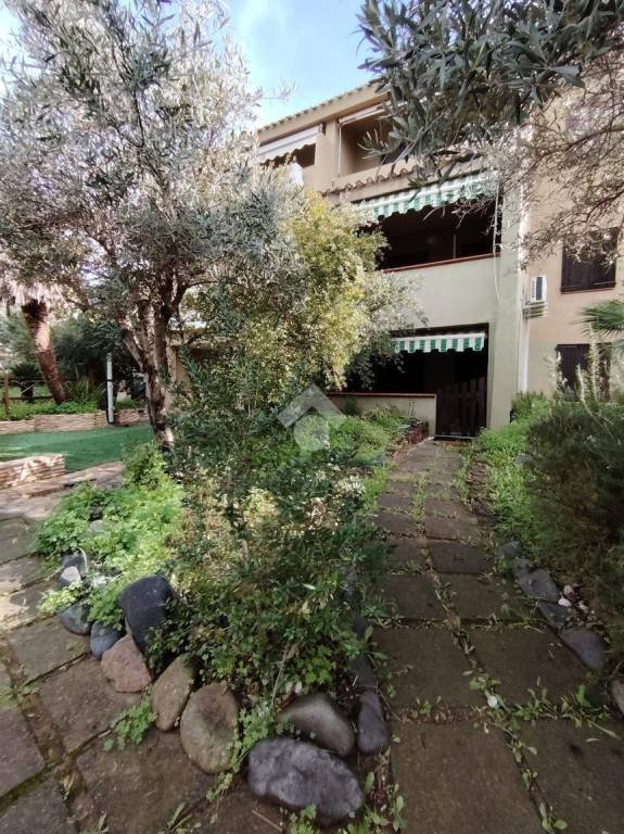casa indipendente in vendita a Quartu Sant'Elena in zona Litorale