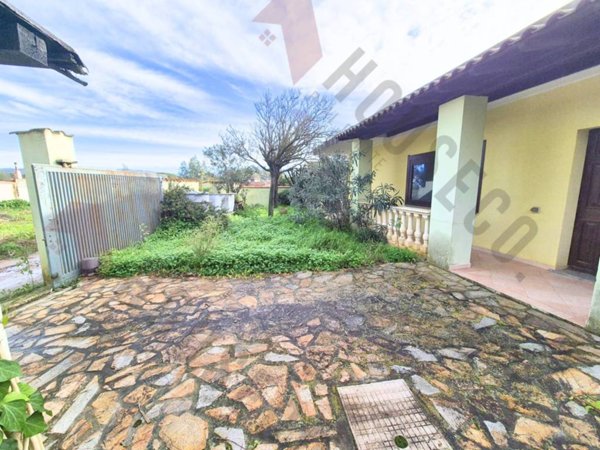 casa indipendente in vendita a Quartu Sant'Elena in zona Foxi