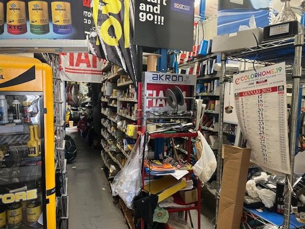 locale commerciale in vendita a Quartu Sant'Elena