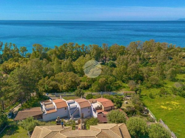 casa indipendente in vendita a Quartu Sant'Elena in zona Geremeas