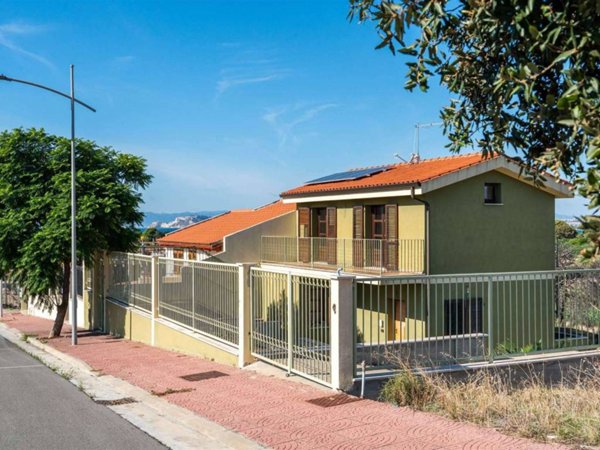 casa indipendente in vendita a Quartu Sant'Elena in zona Foxi