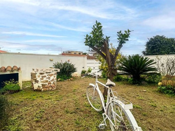 casa indipendente in vendita a Quartu Sant'Elena in zona Foxi