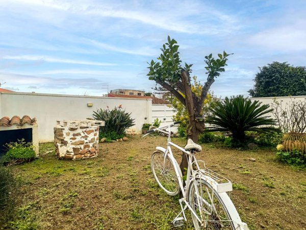 casa indipendente in vendita a Quartu Sant'Elena in zona Foxi