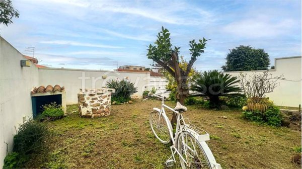 casa indipendente in vendita a Quartu Sant'Elena in zona Foxi