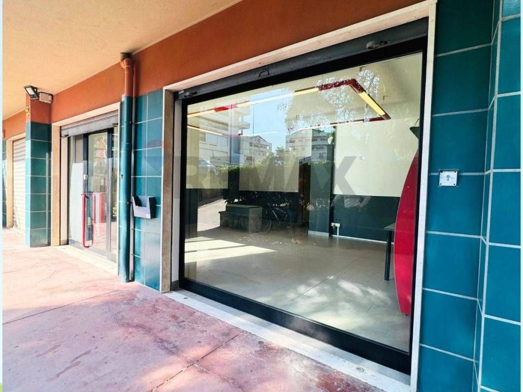 negozio in vendita a Quartu Sant'Elena in zona Pitz'e Serra