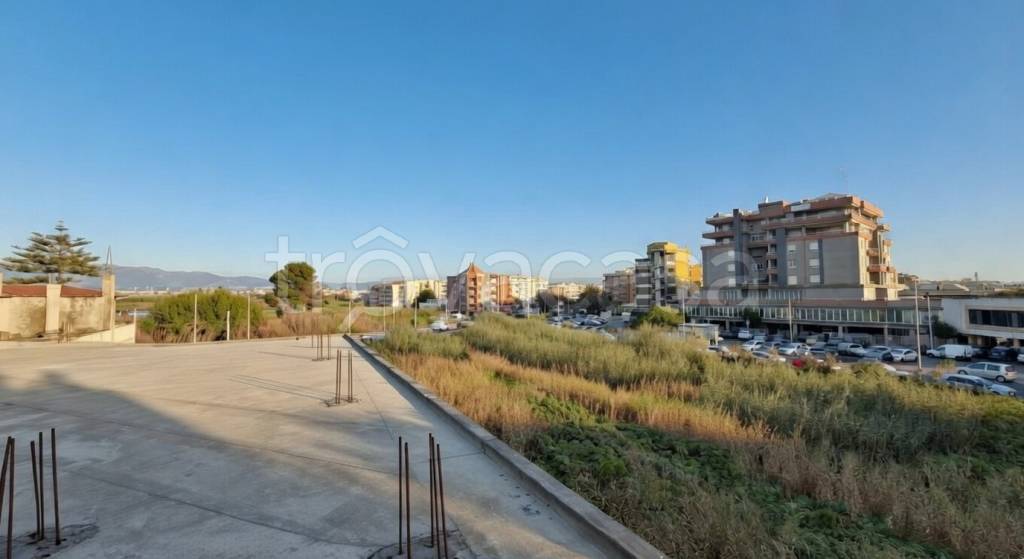 locale commerciale in vendita a Quartu Sant'Elena