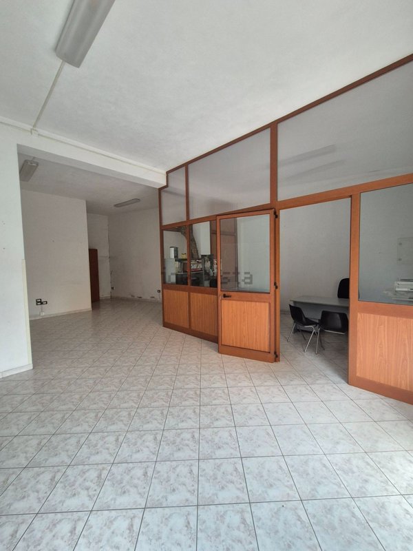 locale commerciale in vendita a Quartu Sant'Elena in zona Musicisti