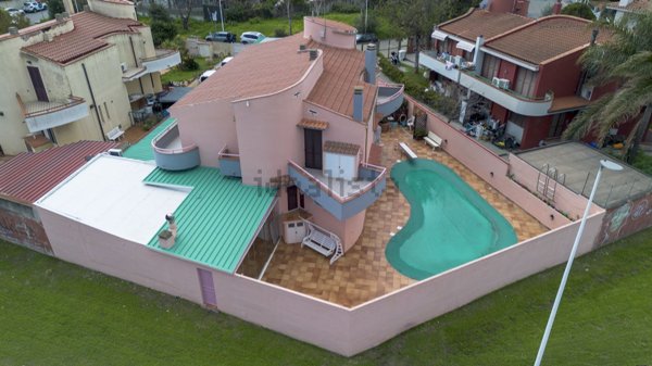 casa indipendente in vendita a Quartu Sant'Elena in zona Litorale