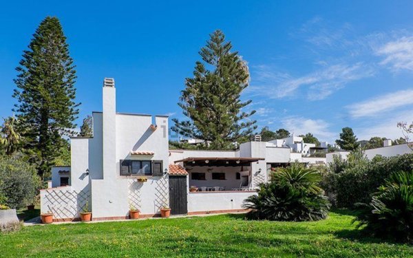 casa indipendente in vendita a Quartu Sant'Elena in zona Geremeas