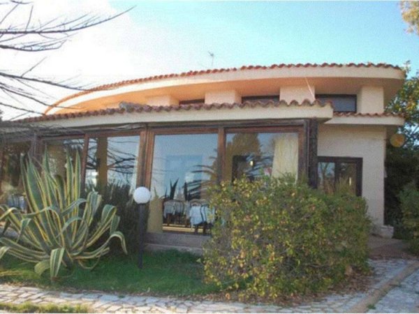 negozio in vendita a Quartu Sant'Elena in zona Capitana