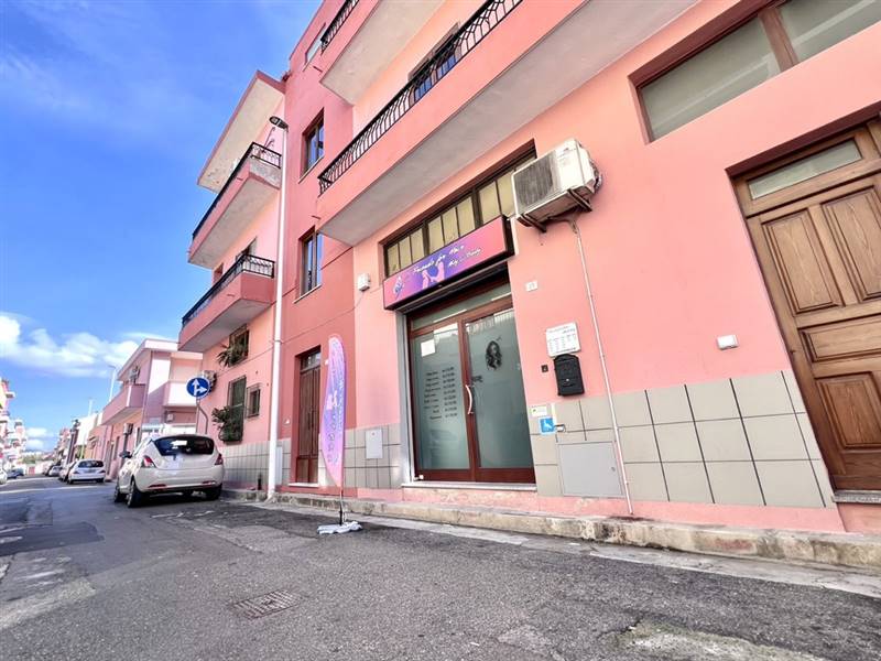 negozio in vendita a Quartu Sant'Elena