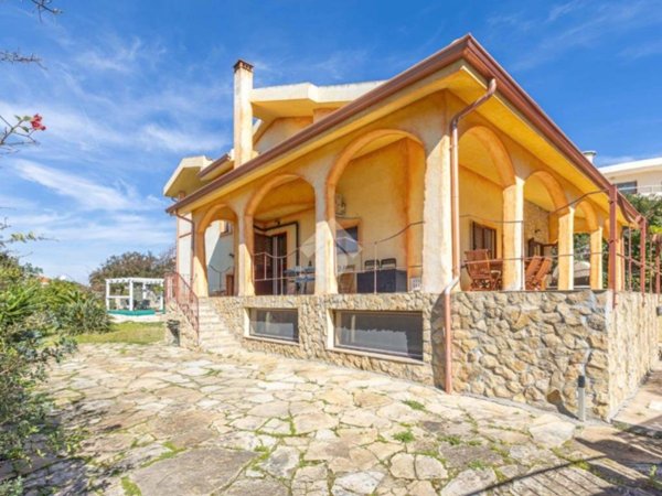 casa indipendente in vendita a Quartu Sant'Elena in zona Capitana