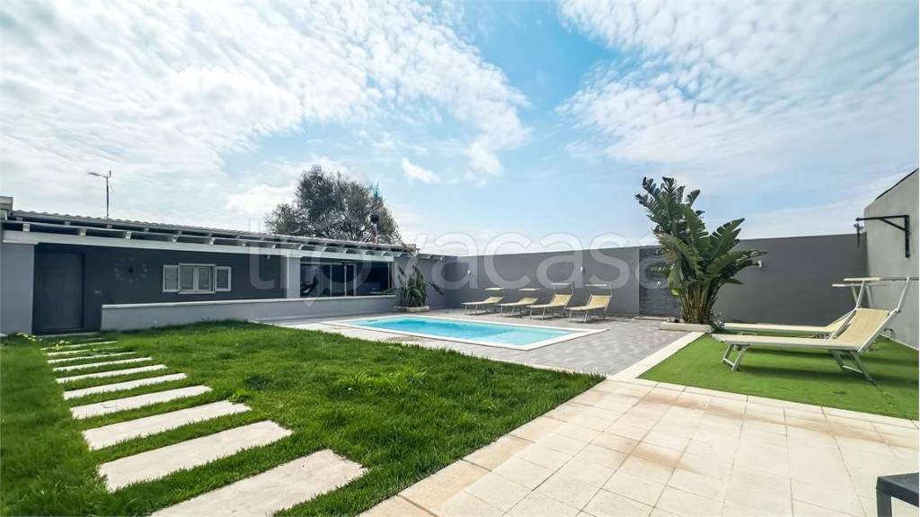 casa indipendente in vendita a Quartu Sant'Elena in zona Capitana