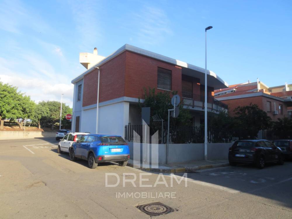 casa indipendente in vendita a Quartu Sant'Elena in zona Centro Storico