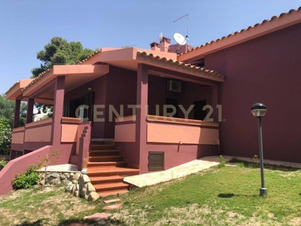 casa indipendente in vendita a Quartu Sant'Elena in zona Capitana