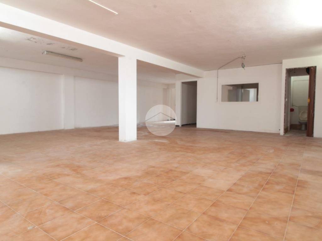 locale di sgombero in vendita a Quartu Sant'Elena
