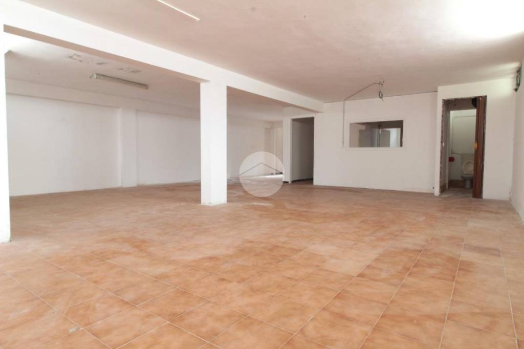 locale di sgombero in vendita a Quartu Sant'Elena