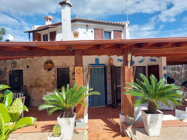 casa indipendente in vendita a Quartu Sant'Elena in zona Capitana