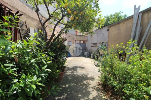 appartamento in vendita a Quartu Sant'Elena in zona Centro Storico