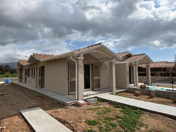 casa indipendente in vendita a Quartu Sant'Elena in zona Litorale