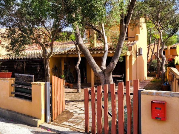casa indipendente in vendita a Quartu Sant'Elena in zona Capitana