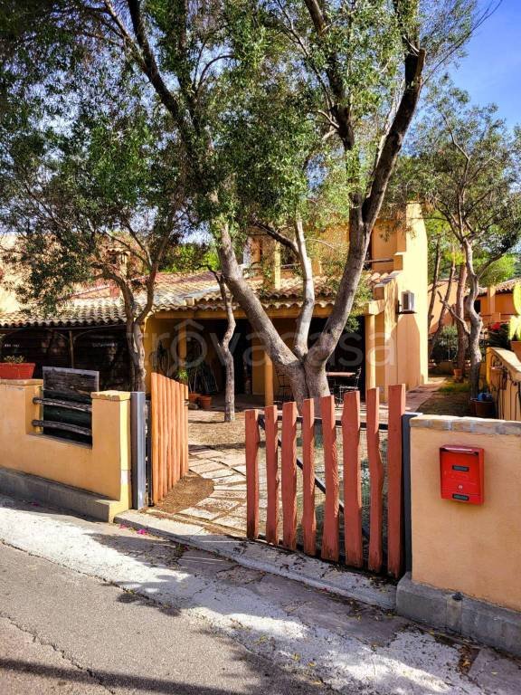 casa indipendente in vendita a Quartu Sant'Elena in zona Capitana