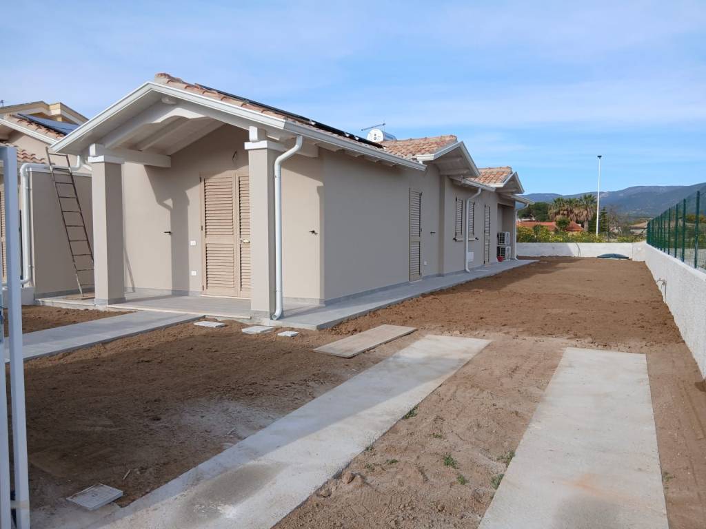 casa indipendente in vendita a Quartu Sant'Elena in zona Foxi