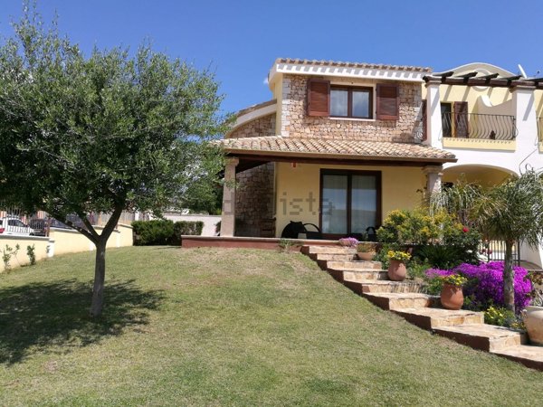 casa indipendente in vendita a Quartu Sant'Elena in zona Capitana